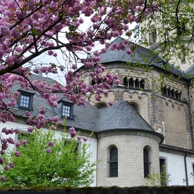 У монастырской школы - Бонн, Германия
