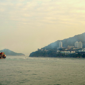 В бухте Гонконга