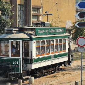 Ретро трамвай в Порту