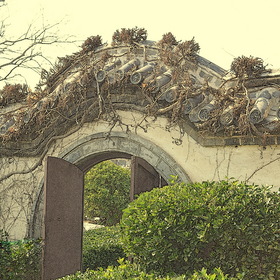 У входа в старый сад павильона Пэнлай - провинция Шаньдун, Китай