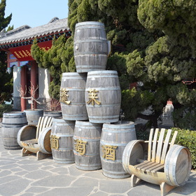 У китайского винного погребка "Каберне Савиньон" - провинция Шаньдун