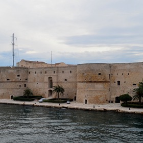 Морская крепость Таранто, Италия