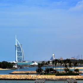Отель Бурдж-эль-Араб - вид с острова Пальма Джумейра - Дубай, Арабские Эмираты
